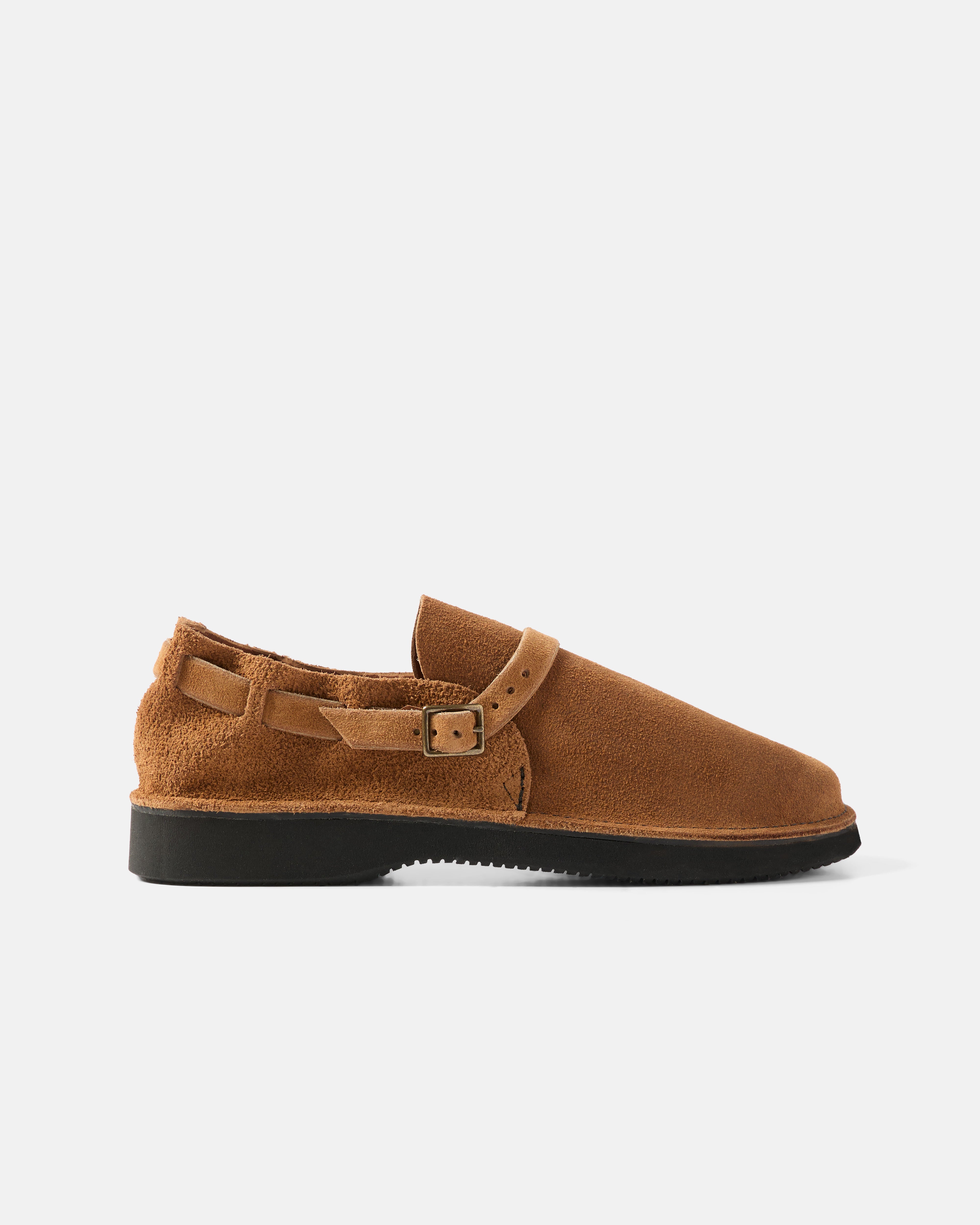 Side view of snuff Aurora Middle English suede shoe