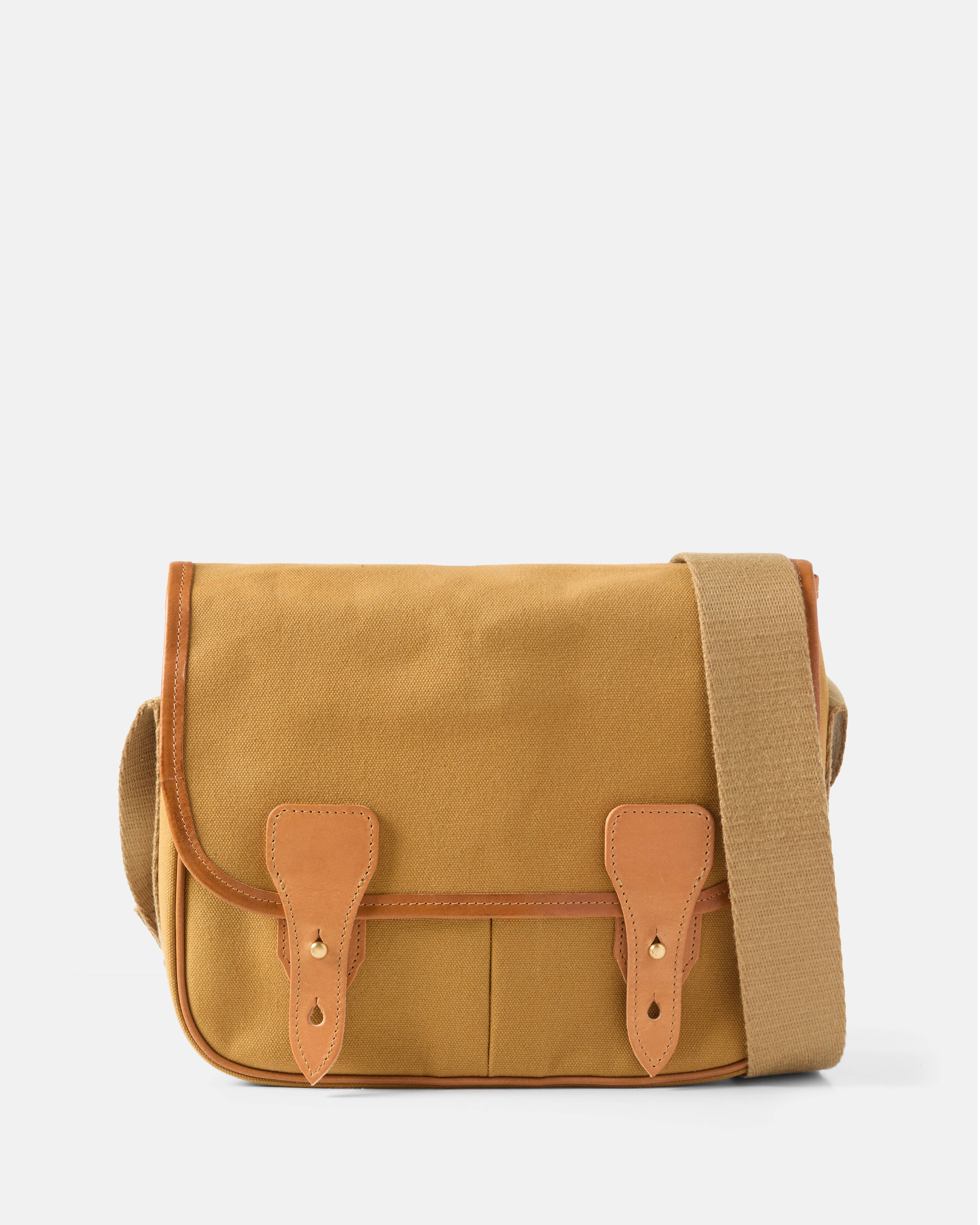 Sandstone Beorma Arkaig waxed canvas leather game bag front view