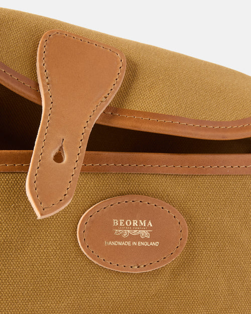 Close-up of leather trim and stitching on sandstone Beorma Lomond cartridge bag
