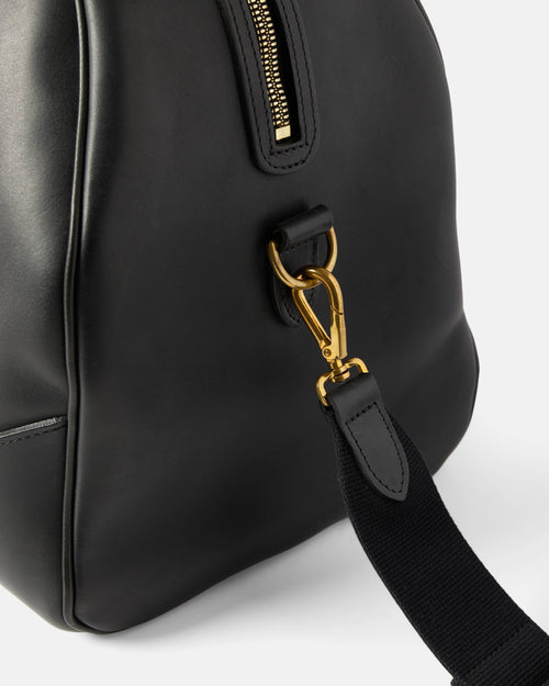 Close-up of leather trim, hardware and stitching on black Beorma Stamford weekend bag