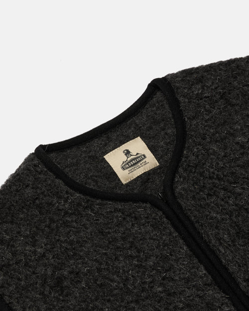 Close-up of zip front on black Coldbreaker Pepitco gilet