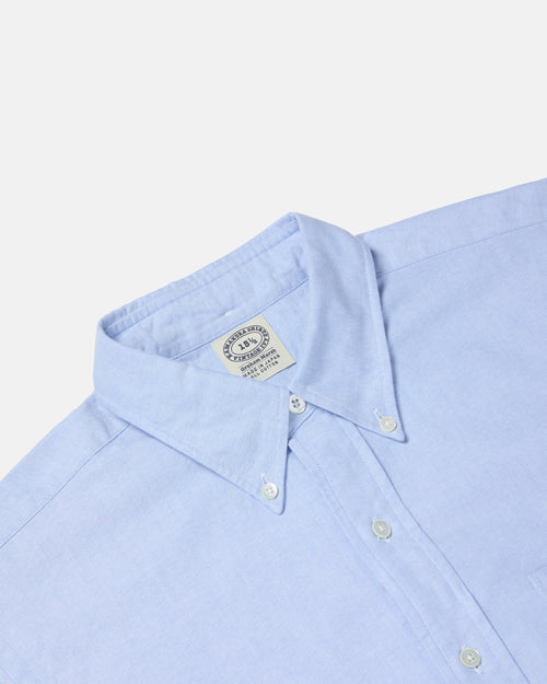 Close-up of button-down collar on blue Kamakura Vintage Ivy Oxford shirt