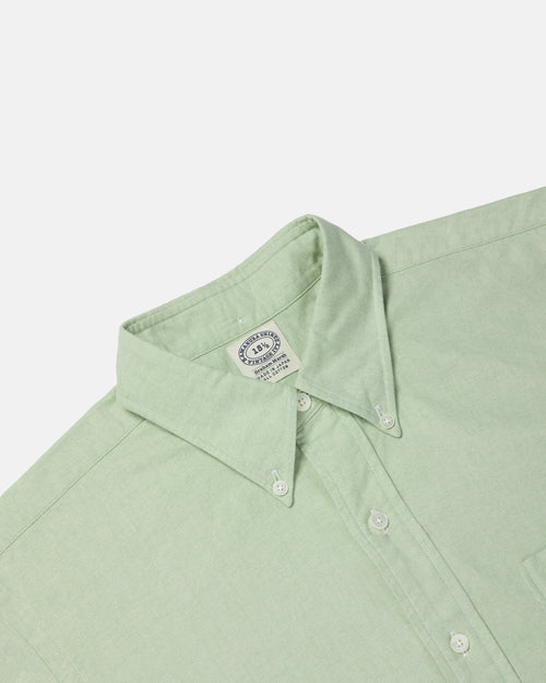 Close-up of button-down collar on green Kamakura Vintage Ivy Oxford shirt