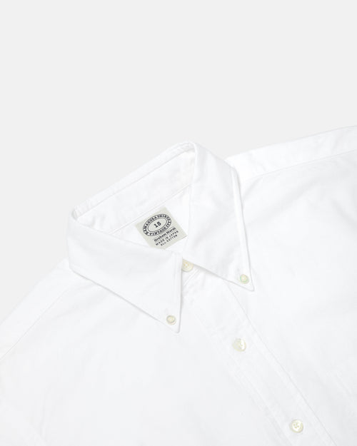 Close-up of button-down collar on white Kamakura Vintage Ivy Oxford shirt